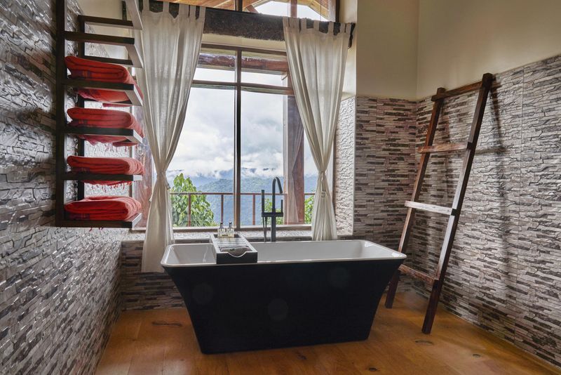 Nkuringo Bwindi Lodge