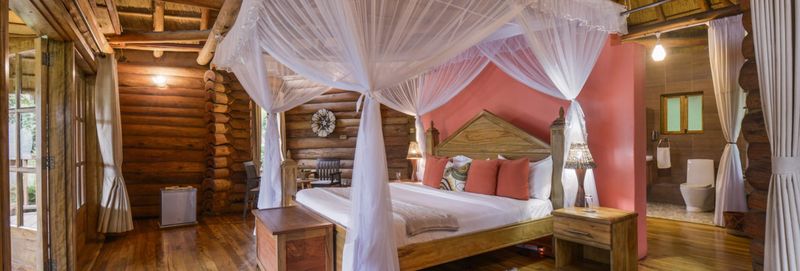 Trackers Safari Lodge