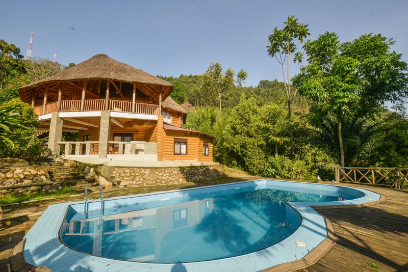Trackers Safari Lodge