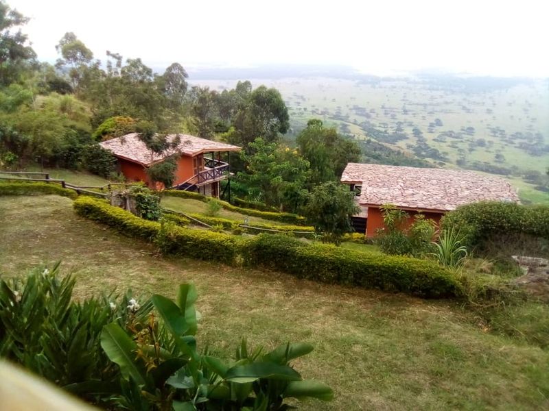 Twin Lakes Safari Lodge