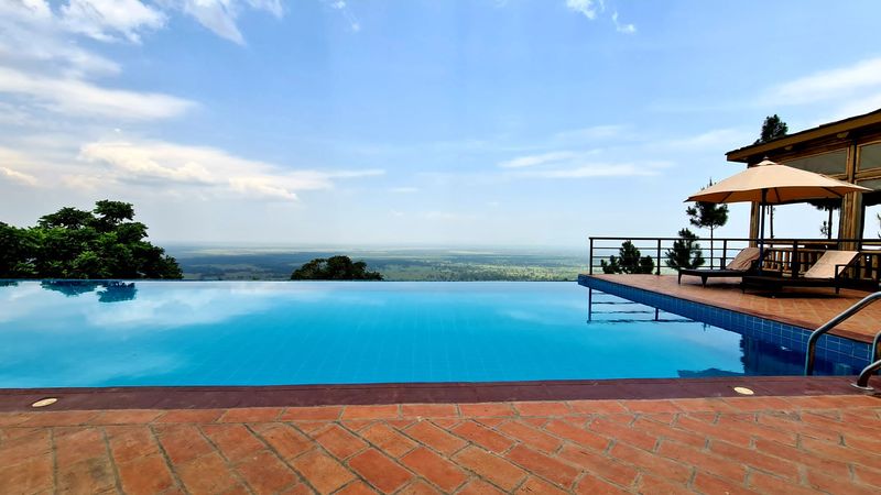 Twin Lakes Safari Lodge
