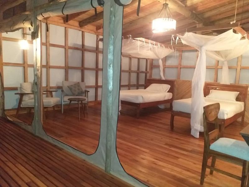 Twin Lakes Safari Lodge